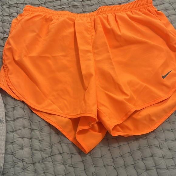 Excellent condition women’s Nike running shorts size small - Picture 6 of 10